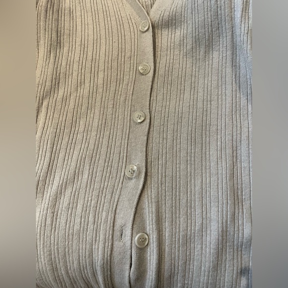 H&M button down T-Shirt - Picture 5 of 5